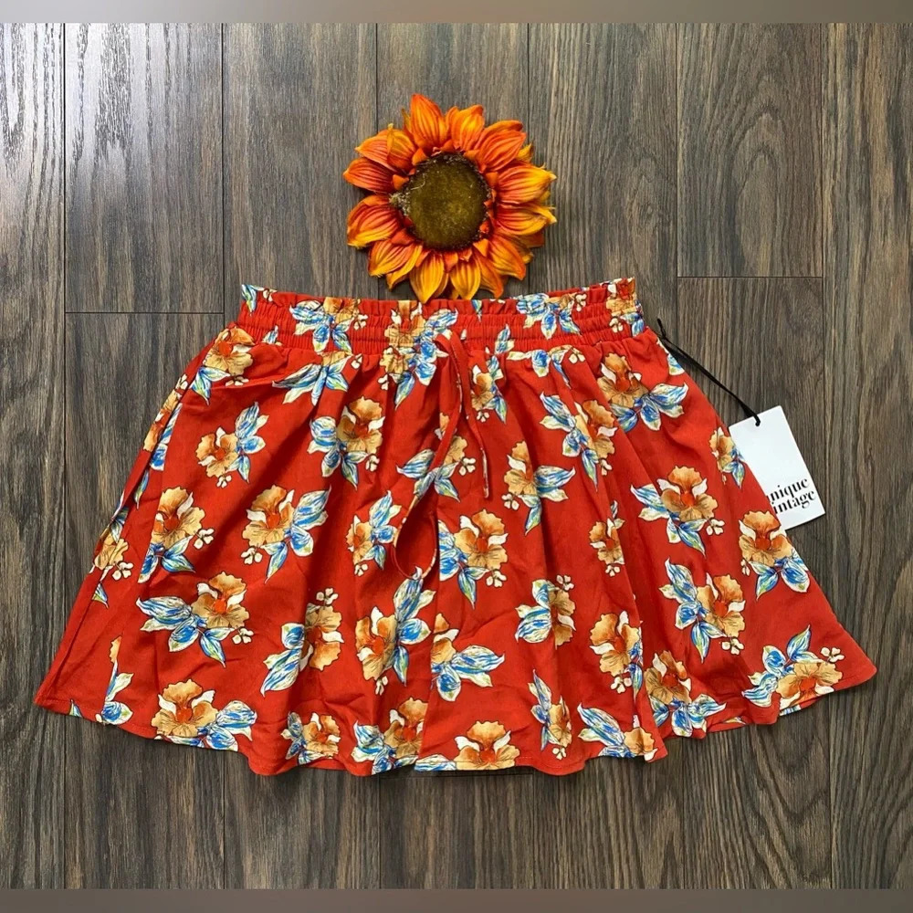 🦋B2G1🦋UNIQUE VINTAGE Rust Floral Daryl Skort NWT | SMALL |